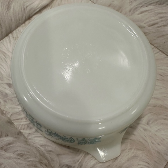 Vintage Pyrex Casserole Dish 472 Amish Butterprint White Blue Turquoise 1 1/2 Pt - Picture 3 of 6